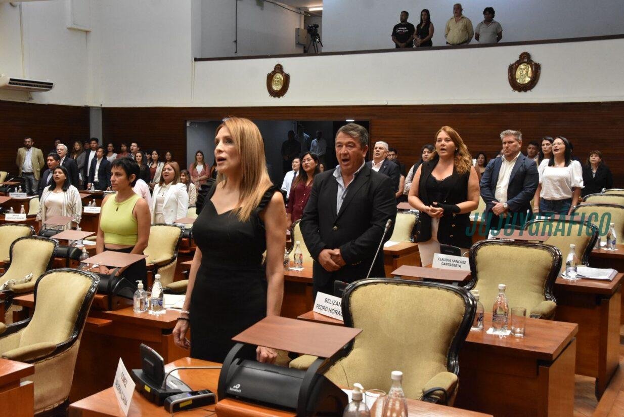 Jujuy aprobó un presupuesto histórico de $2,6 billones para 2026 con polémicas por salarios públicos y nueva deuda 03 Jujuy aprobó un presupuesto histórico de $2,6 billones para 2026 con polémicas por salarios públicos y nueva deuda 03