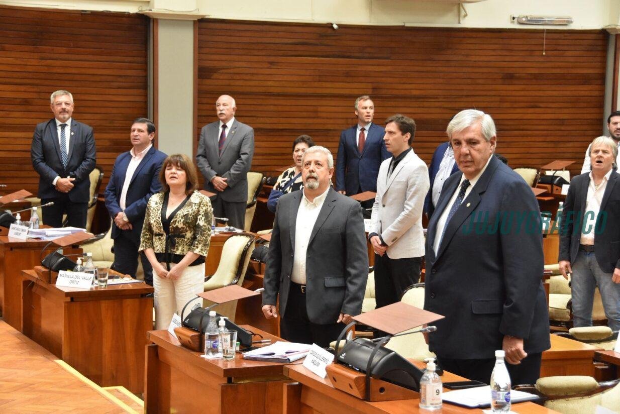 Jujuy aprobó un presupuesto histórico de $2,6 billones para 2026 con polémicas por salarios públicos y nueva deuda 11 Jujuy aprobó un presupuesto histórico de $2,6 billones para 2026 con polémicas por salarios públicos y nueva deuda 11