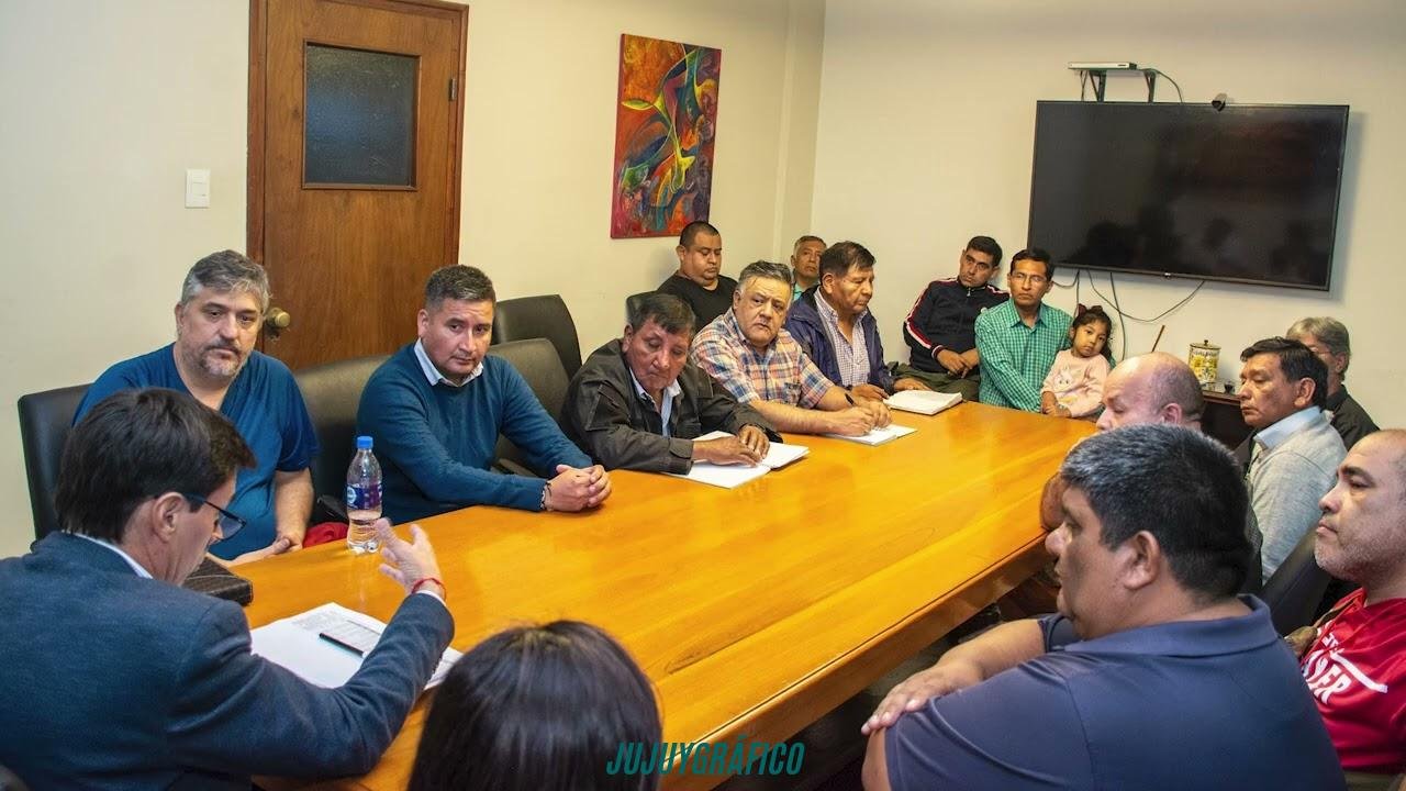 Policías al límite, sueldos de miseria, resoluciones de oro y una noche de furia que sacudió a la provincia 20 Policías al límite, sueldos de miseria, resoluciones de oro y una noche de furia que sacudió a la provincia 20