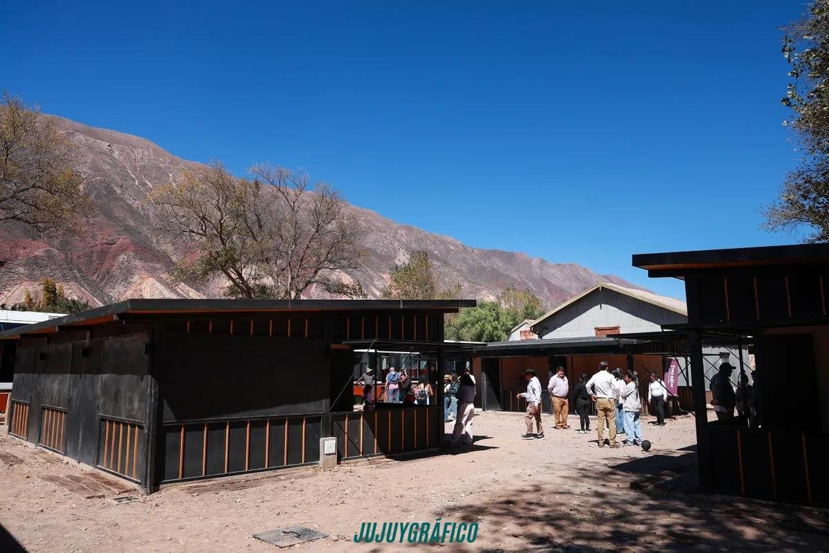 Sadir inauguró el mercado de Maimará en el Tren Solar de la Quebrada, 30 puestos para emprendedores 04 Sadir inauguró el mercado de Maimará en el Tren Solar de la Quebrada, 30 puestos para emprendedores 04