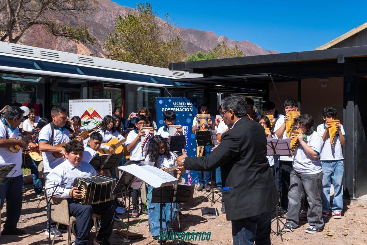 Sadir inauguró el mercado de Maimará en el Tren Solar de la Quebrada, 30 puestos para emprendedores 15