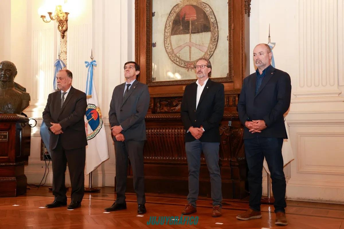 Sadir renueva su gabinete, Lazarte en Gobierno y Berdeja a Trabajo con agenda de diálogo y derechos laborales 5 Sadir renueva su gabinete, Lazarte en Gobierno y Berdeja a Trabajo con agenda de diálogo y derechos laborales 5