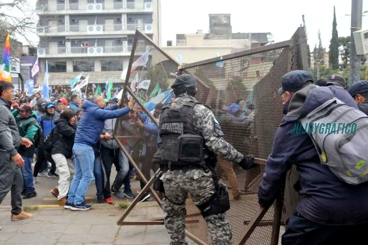 A tres años del histórico Jujeñazo: las causas judiciales por la represión de 2023 siguen sin avances 12 A tres años del Jujeñazo, las causas judiciales por la represión de 2023 siguen sin avances 69