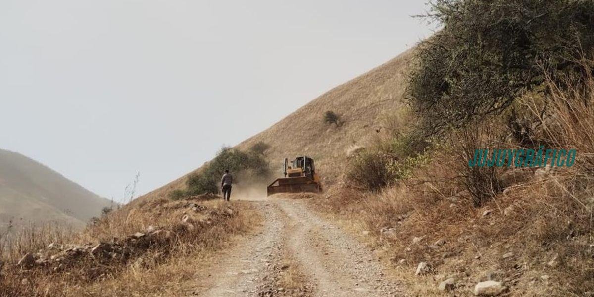 Camino al Chañi: obras clave avanzan sobre 22 kilómetros del trazado histórico 1 Obras de recomposición del camino al Chañi en Jujuy, tramo León–La Encrucijada Camino al Chañi, obras clave avanzan sobre 22 kilómetros del trazado histórico 5