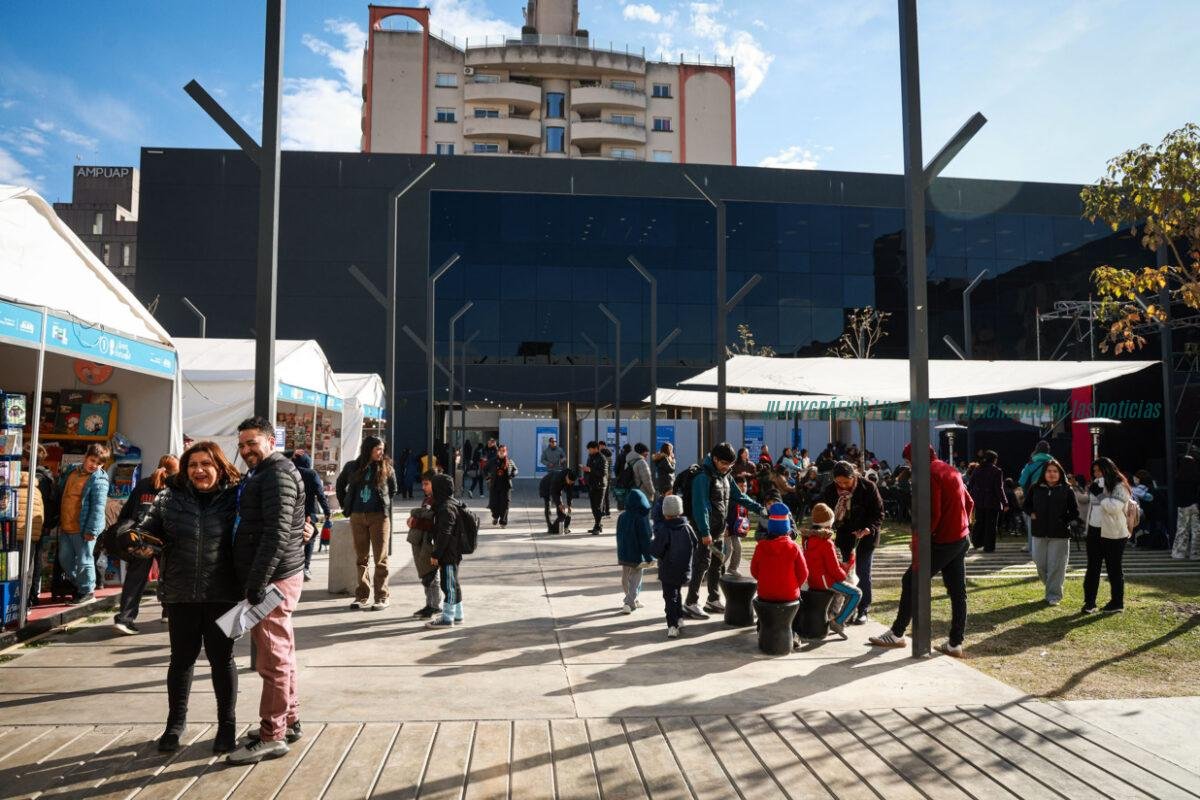 Feria del Libro Jujuy 2026 récord de visitantes en El Cabildo de San Salvador de Jujuy 22ª Feria del Libro Jujuy reveló récord histórico con 250.000 visitantes 13