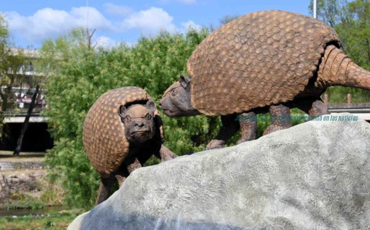 Gliptodonte del Xibi Xibi, presentan las esculturas de un gigante de 6,3 millones de años 16 Escultura del gliptodonte del Xibi Xibi en el Parque Lineal de San Salvador de Jujuy
